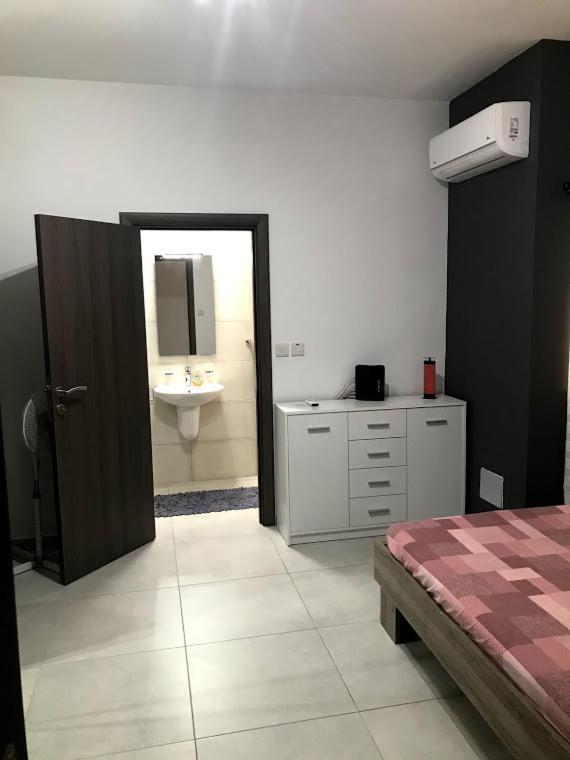 Luqa Apartment - 5 Mins From Airport Zewnętrze zdjęcie